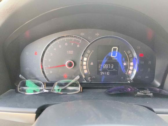 [青岛·鲁B] 二手荣威荣威3502015款 1.5L 手动豪华天窗版