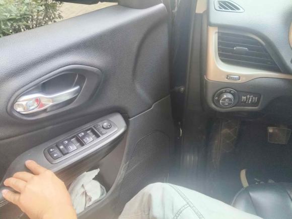 [武汉·鄂A] 二手Jeep自由光2016款 2.0L 优越版