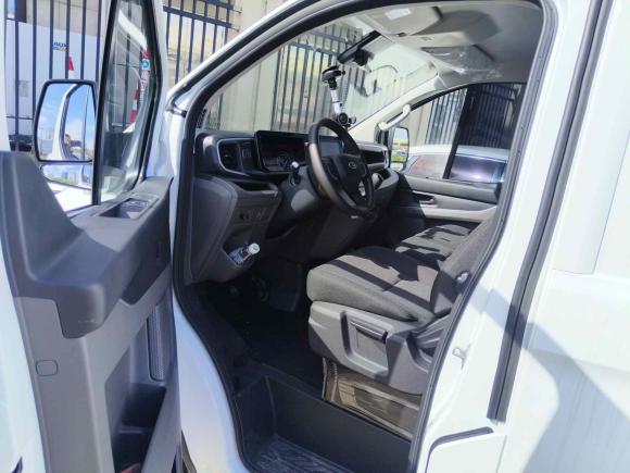 [上海·沪F] 二手福特全顺2023款 2.0T柴油手动厢式货车中轴低顶3座