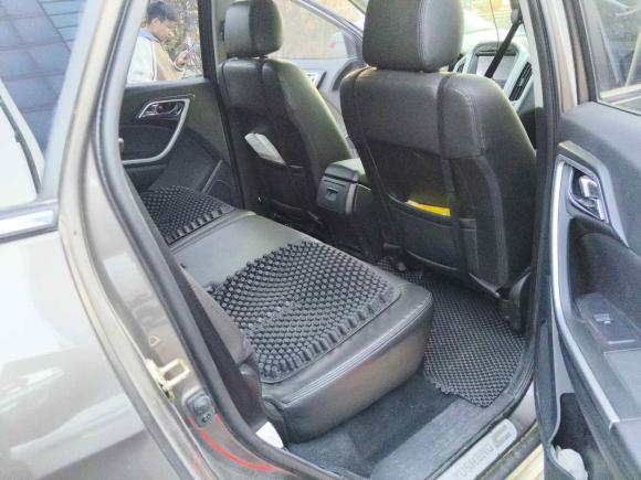 [济南·鲁A] 二手江铃驭胜S3502013款 2.4T 自动两驱柴油豪华版5座