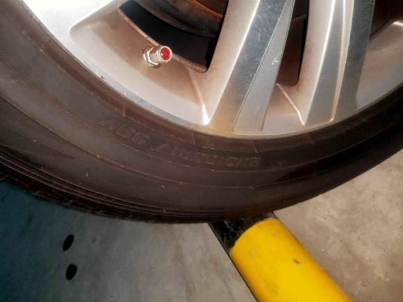 [无锡·苏B] 二手大众迈特威2012款 2.0TSI 两驱豪华版