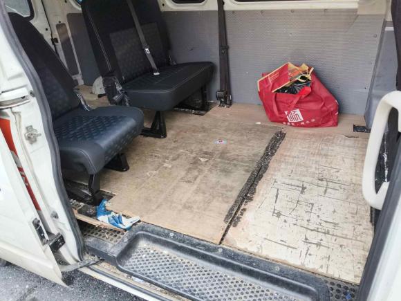 [杭州·浙A] 二手上汽大通MAXUS新途V802023款 2.0T 手动经典傲运通长轴中顶6/7/8/9座