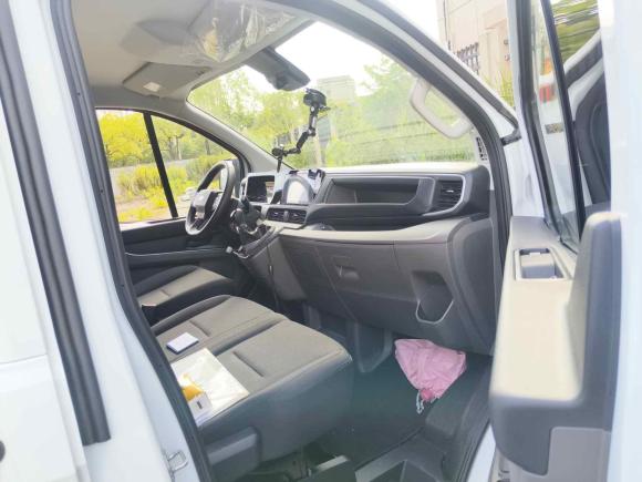 [上海·沪F] 二手福特全顺2023款 2.0T柴油手动厢式货车中轴低顶3座