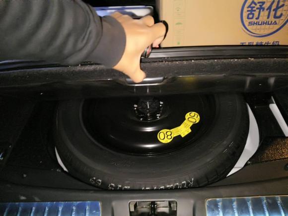 [合肥·皖A] 二手路虎揽胜极光2016款 2.0T SE 智耀版