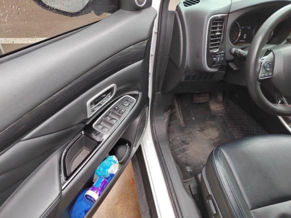 [义乌·浙G] 二手三菱欧蓝德2020款 2.0L 两驱畅享版 7座