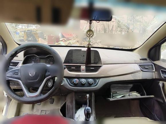 [济南·鲁A] 二手宝骏宝骏310W2017款 1.5L 手动时尚型 国VI