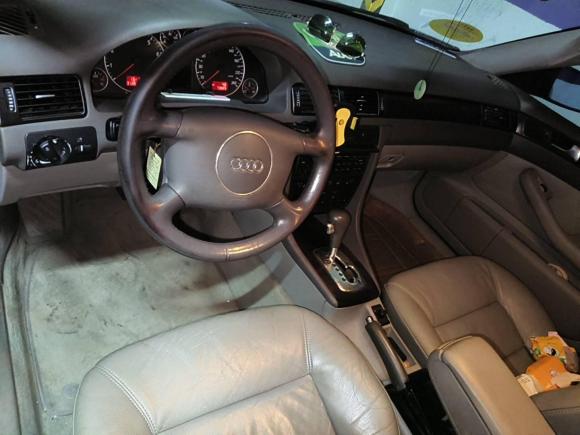 [济南·鲁A] 二手奥迪奥迪A62004款 2.4L 豪华舒适型