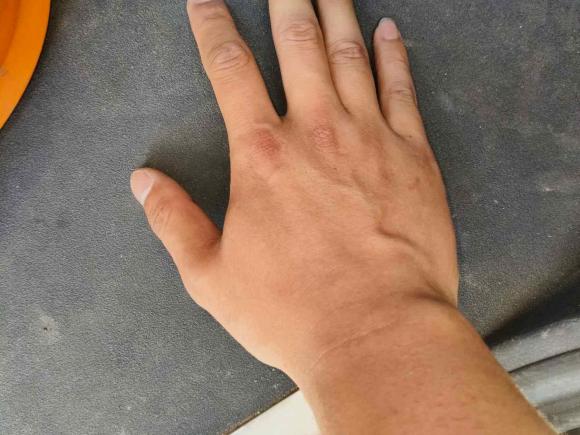 [无锡·苏B] 二手福田智蓝精灵E72023款 纯电动厢式运输车 平顶2座 亿纬锂能46.36kWh