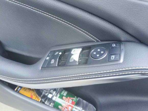 [深圳·粤B] 二手奔驰奔驰GLA2016款 GLA 220 4MATIC 时尚型