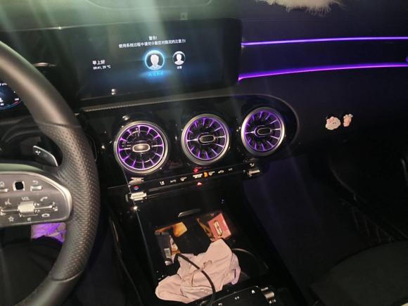 [苏州·苏U] 二手奔驰奔驰A级2021款 A 200 L 运动轿车时尚型