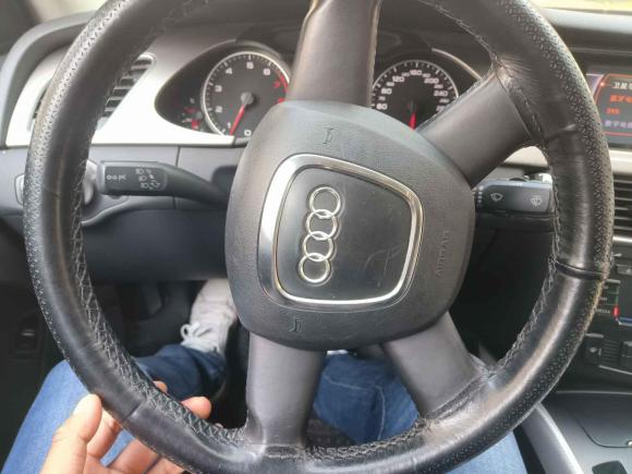 [武汉·鄂A] 二手奥迪奥迪A4L2011款 2.0 TFSI 标准型