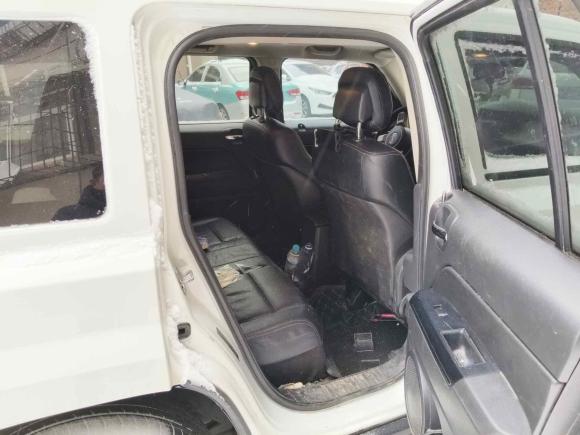 [济南·鲁A] 二手Jeep自由客2014款 2.4L 运动版