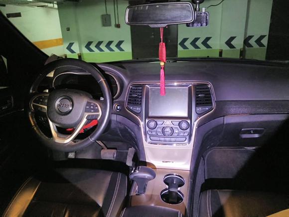 [成都·川A] 二手Jeep大切诺基2015款 3.0L 舒享导航版