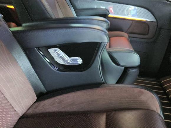 [上海·沪D] 二手奔驰奔驰V级2018款 V 260 L 尊贵加长版 国V