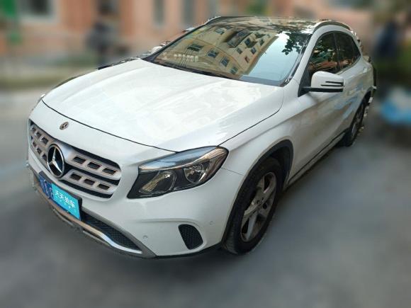 奔驰奔驰GLA2018款 GLA 200 动感型「上海二手车」「天天拍车」