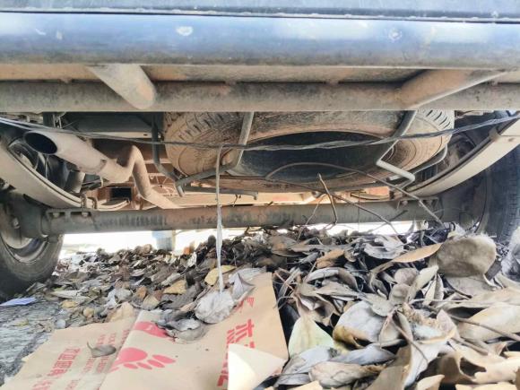 [成都·川A] 二手上汽大通MAXUS新途V802016款 2.5T 手动傲运通国IV长轴中顶7座