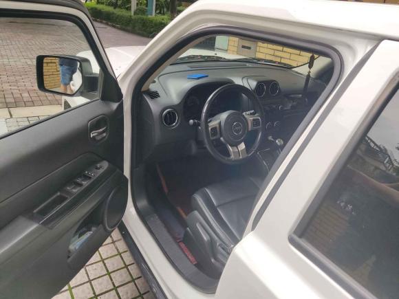 [成都·川A] 二手Jeep自由客2014款 2.4L 运动版