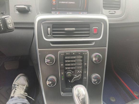 [无锡·苏B] 二手沃尔沃沃尔沃V602013款 T5 智雅版