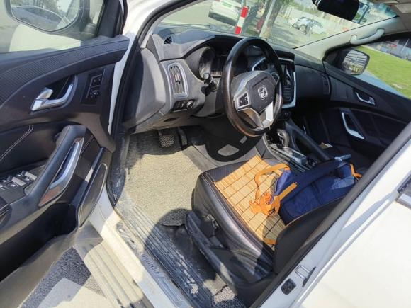 [广州·云J] 二手江铃驭胜S3502016款 2.0T 自动四驱汽油豪华版5座