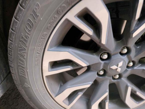 [上海·沪B] 二手三菱欧蓝德2019款 2.4L 四驱致享版 7座 国VI