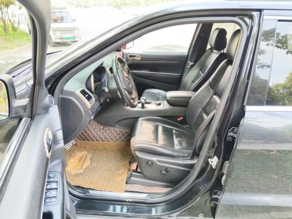 [成都·川A] 二手Jeep大切诺基2015款 3.0TD 柴油 精英导航版