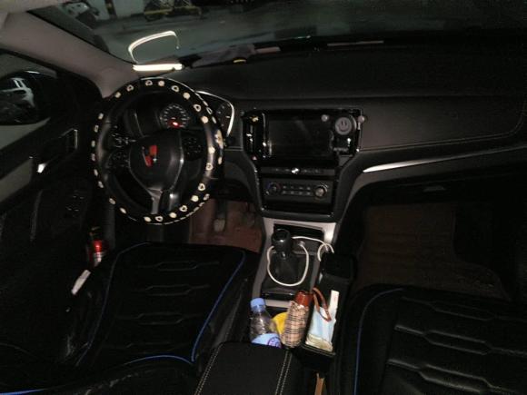 [济南·鲁A] 二手荣威荣威RX52018款 20T 两驱手动旗舰版