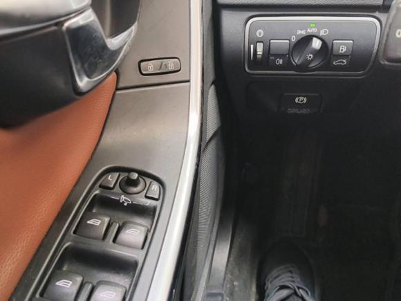 [上海·沪E] 二手沃尔沃沃尔沃V602014款 T5 智雅版