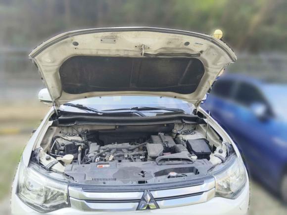 [深圳·粤B] 二手三菱欧蓝德2014款 2.4L 四驱豪华超值版 5座