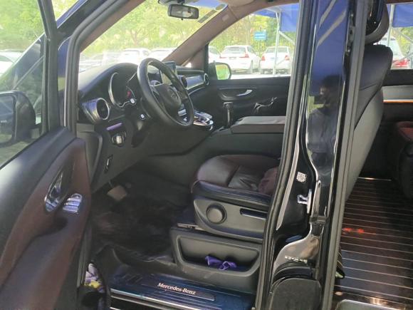 [上海·沪D] 二手奔驰奔驰V级2018款 V 260 L 尊贵加长版 国V