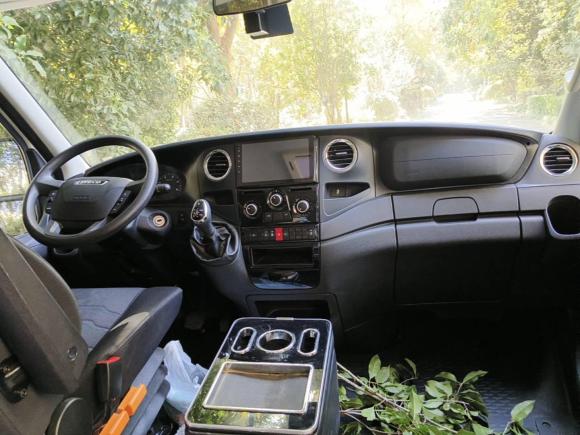 [南京·苏A] 二手依维柯依维柯欧胜2021款 3.0T 自动运瑞短轴高顶侧拉门