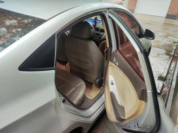 [上海·苏H] 二手现代瑞纳2010款 三厢 1.4L 手动舒适型GS