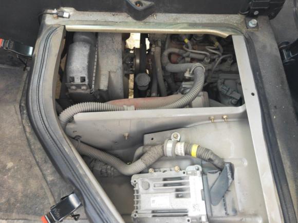 [佛山·粤A] 二手长安跨越跨越王X52021款 2.3T柴油标准版双排厢式3040mm货箱4A2-88C55