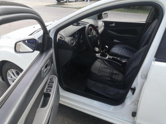 [武汉·鄂A] 二手福特福克斯2011款 两厢 1.8L 手动舒适型