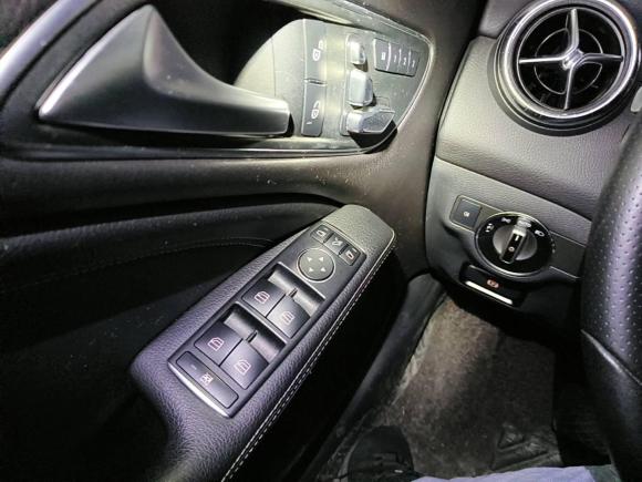 [上海·赣C] 二手奔驰奔驰CLA2018款 CLA 200 时尚型