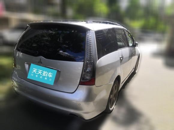 [南通·苏K] 二手三菱格蓝迪2006款 2.4 七人绒布版