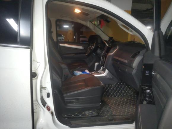 [成都·川A] 二手五十铃五十铃mu-X2017款 2.5T 两驱自动尊享型 7座