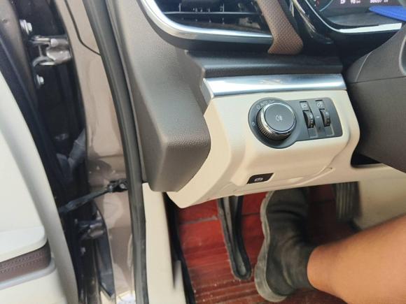 [青岛·鲁B] 二手别克别克GL82020款 陆上公务舱 652T 尊贵型