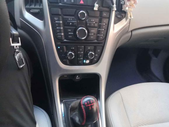 [上海·沪C] 二手别克英朗2013款 XT 1.6L 手动进取版