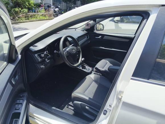 [上海·苏F] 二手奔腾奔腾B302016款 1.6L 自动豪华型