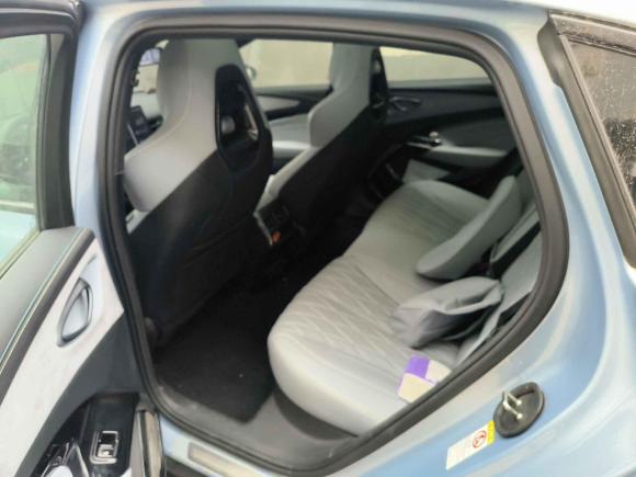 [广州·粤A] 二手比亚迪海豹2022款 550km 标准续航后驱版尊贵型