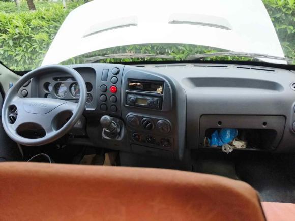 [苏州·鲁B] 二手依维柯都灵2009款 2.5T-A32基本型