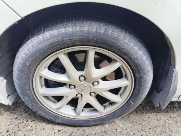 [西安·陕A] 二手比亚迪比亚迪M62015款 2.4L 自动豪华型