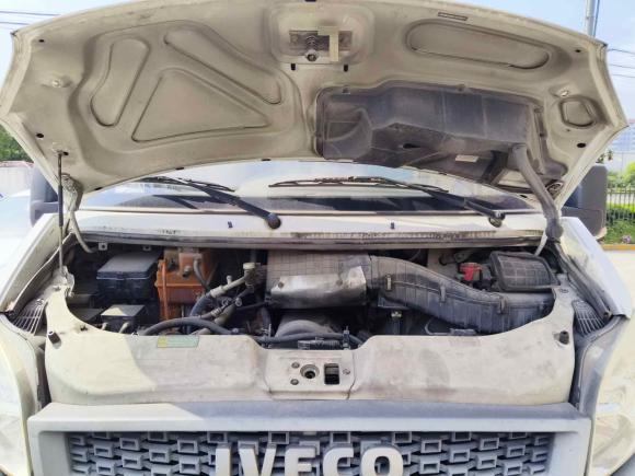 [上海·沪M] 二手依维柯依维柯褒迪2017款 2.5T尊享A37客车高顶6-7座47Z5