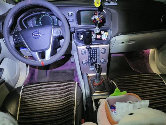 [济南·鲁A] 二手沃尔沃沃尔沃V402014款 Cross Country T5 AWD 智雅版