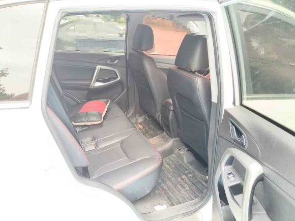 [芜湖·皖B] 二手奇瑞瑞虎52015款 2.0L 手动家尊版