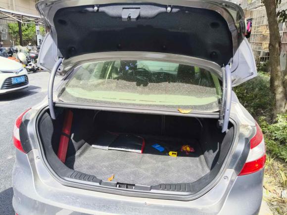 [杭州·浙A] 二手福特福克斯2012款 三厢 1.6L 手动风尚型