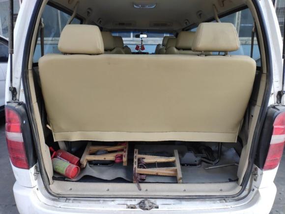 [青岛·鲁U] 二手金杯阁瑞斯2010款 2.4L-3代 尊领豪华型长轴9座9座4RB2