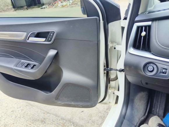 [武汉·鄂A] 二手荣威荣威i62018款 20T 自动旗舰版