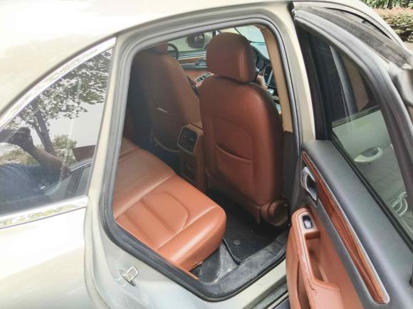 [上海·苏E] 二手众泰众泰SR92017款 2.0T 自动极致之光版