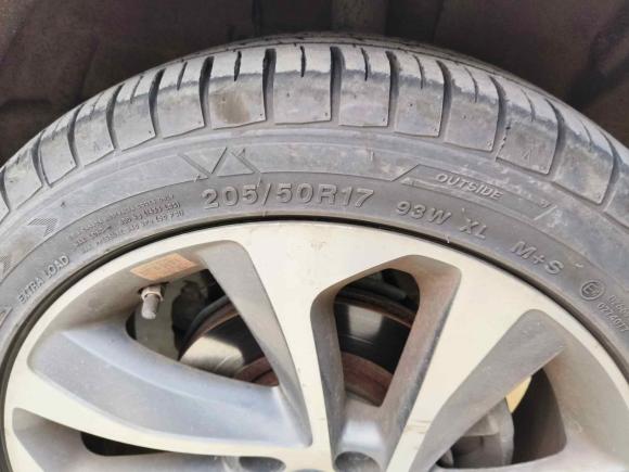 [南京·苏A] 二手比亚迪元2016款 1.5L 手动尊荣型